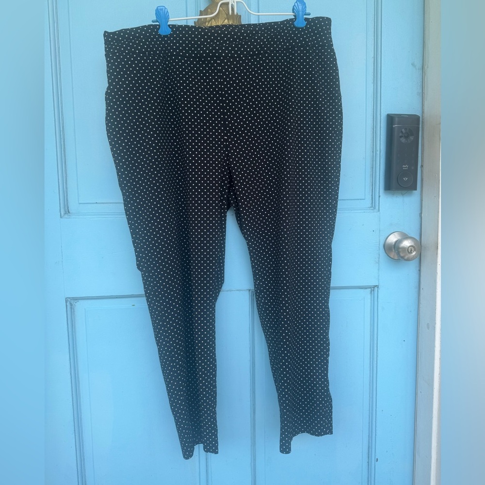Chico’s Pants Black Polka Dot Cropped Slacks size 3.5